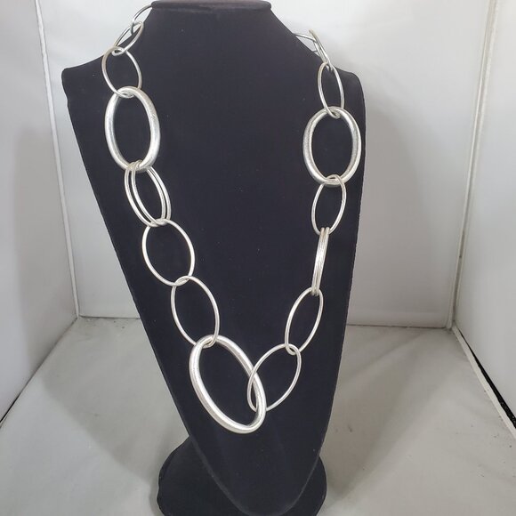 Banana Republic  large, elongated oval links in a silver tone Necklace - Picture 1 of 7